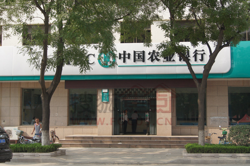 休闲配套永昌商业大厦,肯德基,莱州万通批发市场,新华购物等