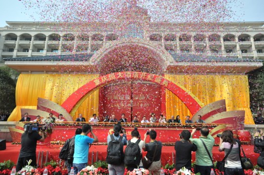 国内首个61超白金五星级酒店亮相