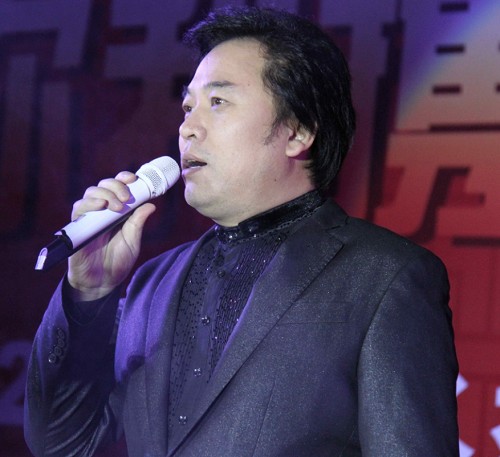 独唱演员佟铁鑫老师