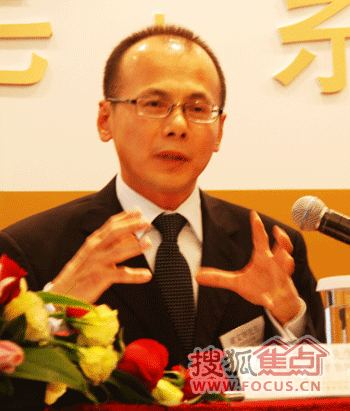 新加坡远东机构执行董事兼房地产销售部首席营运总裁谢文华先生