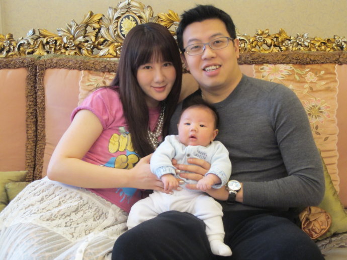 孟瑶秀一家合影豪宅曝光金碧辉煌
