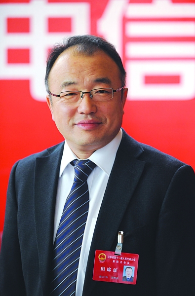 出席江苏省十一届人大四次会议的高同庆代表向大会提交了一份大力