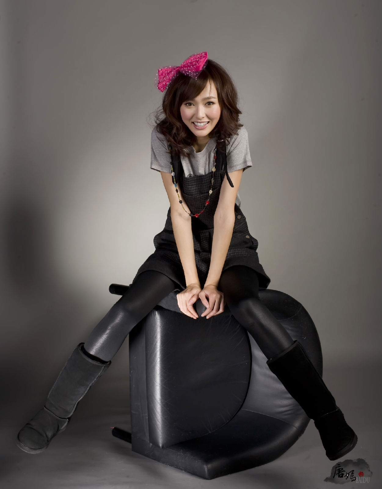 《夏家三千金》收视夺冠 唐嫣甜如蜜糖家居照