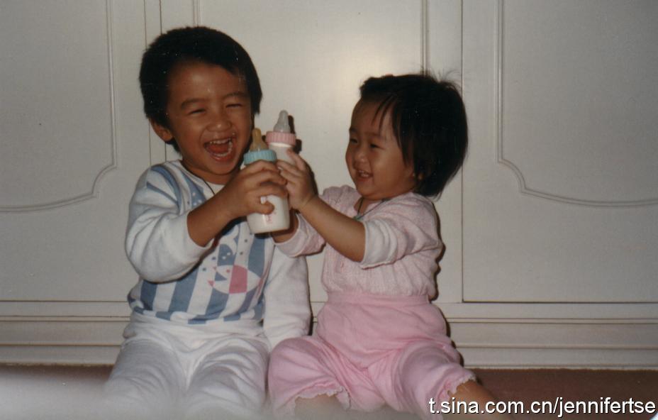 谢霆锋与妹妹谢婷婷私密照