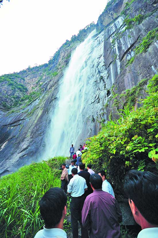 十大生態旅遊精品為武夷山,泰寧,冠豸山,寧德世界地質公園,永安