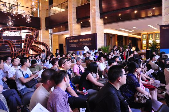 拍卖现场人气火爆