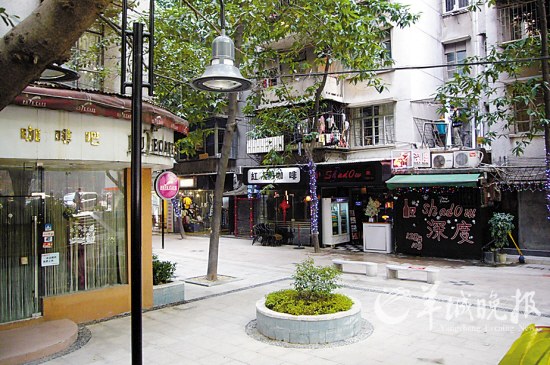 淘金路内街一些特色小店很受白领群体欢迎