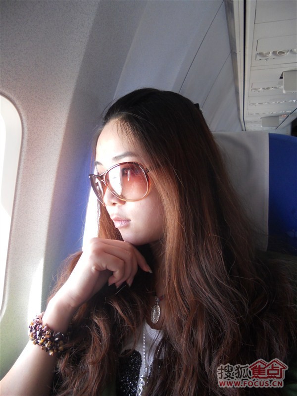 专访最美售楼小姐20强李芳一开心着去工作