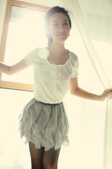 百余所高校校花家居美照 清纯妩媚大pk(组图)