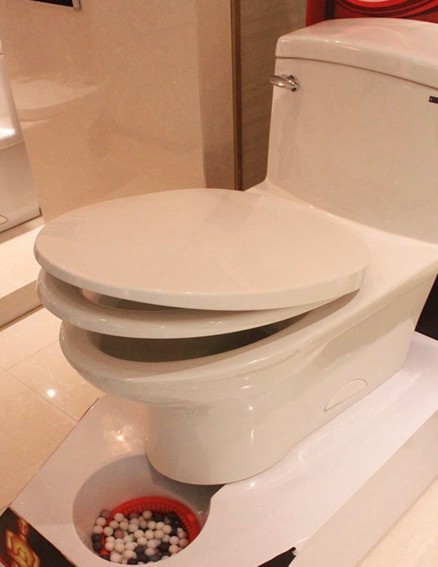 而这款奥斯卡1141座便器具有50mm"超大管径",扩大排污"通道空间",使