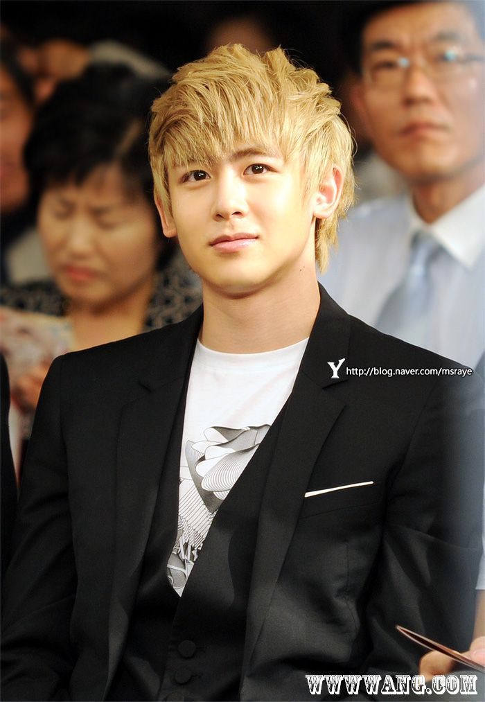 "泰国王子"nichkhun在泰豪宅首次公开