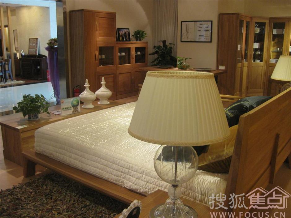 现代简约的曲美实木家具优美的古诺凡希