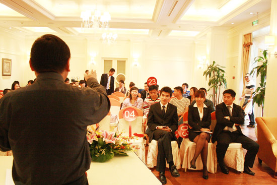 绿城玫瑰园 (论坛)售楼处上演了一场拍卖秀.