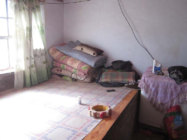 实拍东北某村落70年的老土房