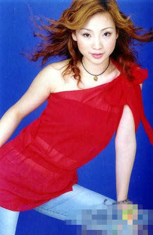 柳岩整容前罕见旧照流出 天然丰胸hold不住