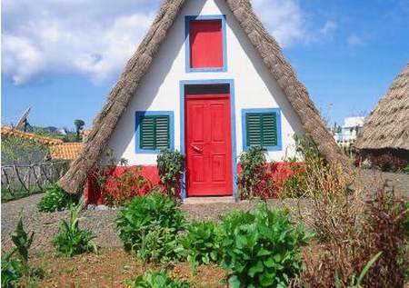 第二种直接就是建筑物呈现三角形,这种风水格局也是容易发生刀光或