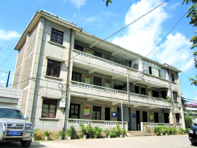 网友热议云南嵩明县委旧办公楼走红网络