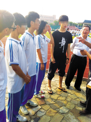 莞佛学生斗殴500多学生围堵四名打人者