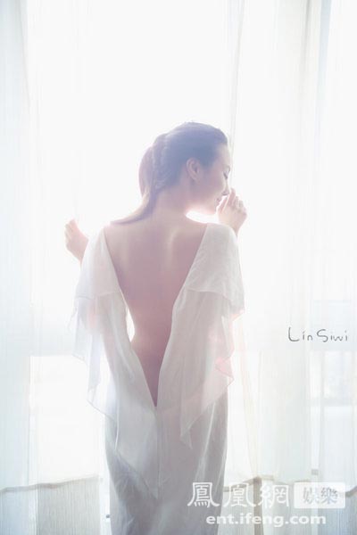 干露露全裸写真一丝不挂自称要和陈冠希拍片