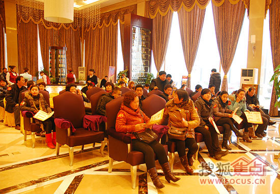 绿都高铁壹街盛大开盘 商铺原始股不可复制受追捧