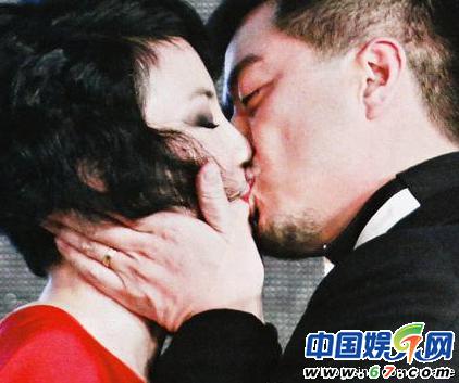 王菲海量热吻照大曝光与李亚鹏互吻羡煞众人