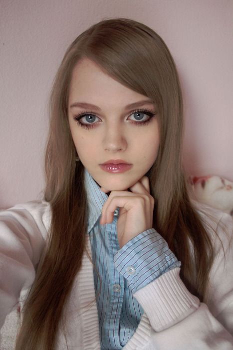 16岁美少女五官精致称为真人版芭比娃娃