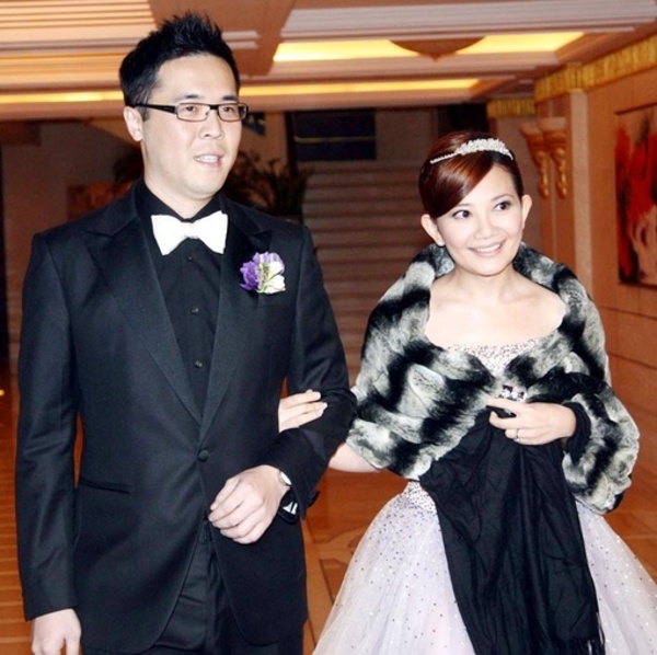 娱乐圈极品好老公 爆婚房地板选购攻略(组图)