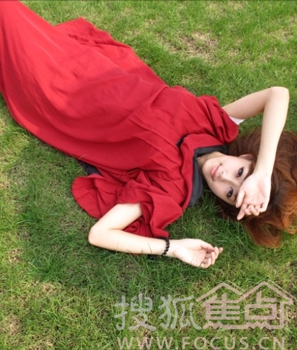 年会妹度娘刘冬爆红 私密家居照真容照全曝光