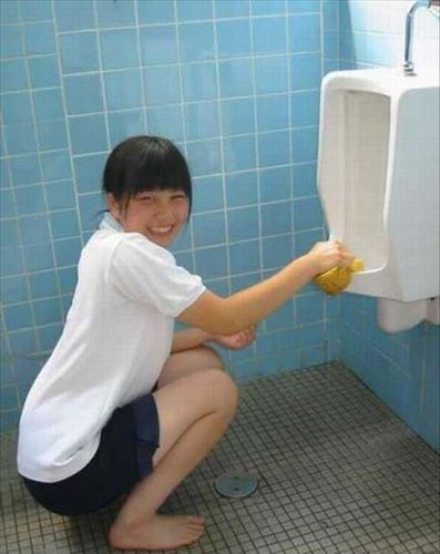 发生在厕所里的尴尬事 惊爆眼球啊[图]