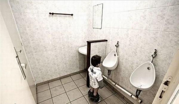 发生在厕所里的尴尬事 惊爆眼球啊[图]
