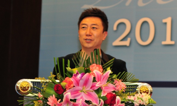 央视著名主持人陈伟鸿致辞