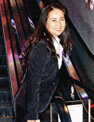 成龙父子为林凤娇庆60大寿 龙嫂传奇一生家居照