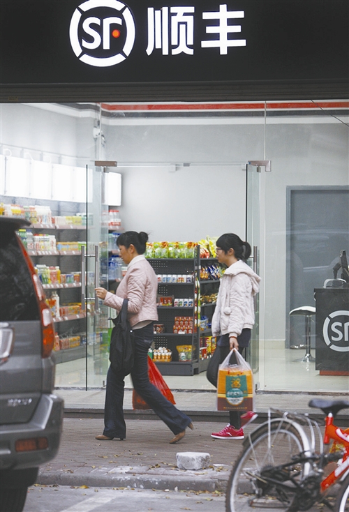 天地的便利店 本报记者 郑志波 摄欲用零售收入分摊快递网点运营成本
