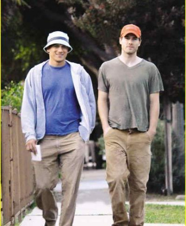 黄耀明与男模缠绵 曝张国荣黄耀明米勒家居照