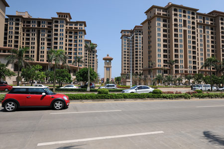 江畔人家一期成功交房 业主走进温馨之家