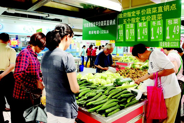 武汉市民热捧一元菜 148个超市昨开卖