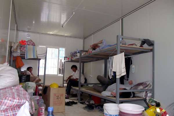 南京出现集装箱出租房 工人入住成"柜族"