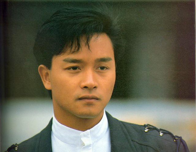 美女歌手坠楼脑死亡揭7大明星坠楼丧命之谜