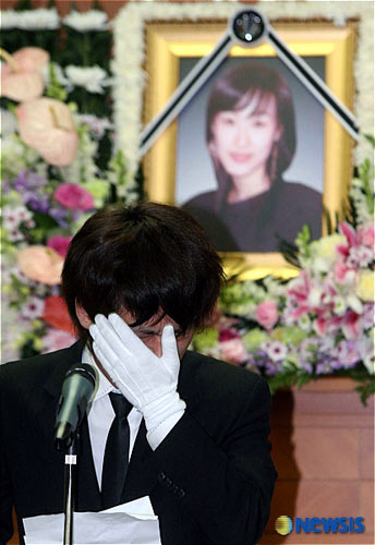 韩25岁女星郑雅律自杀身亡 细数早逝的明星们