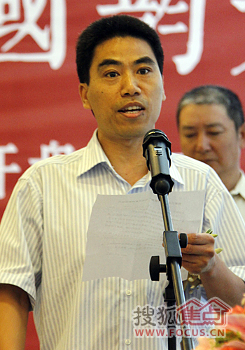 石家庄燕都紫庭正式开盘市民冒雨彻夜排队购房