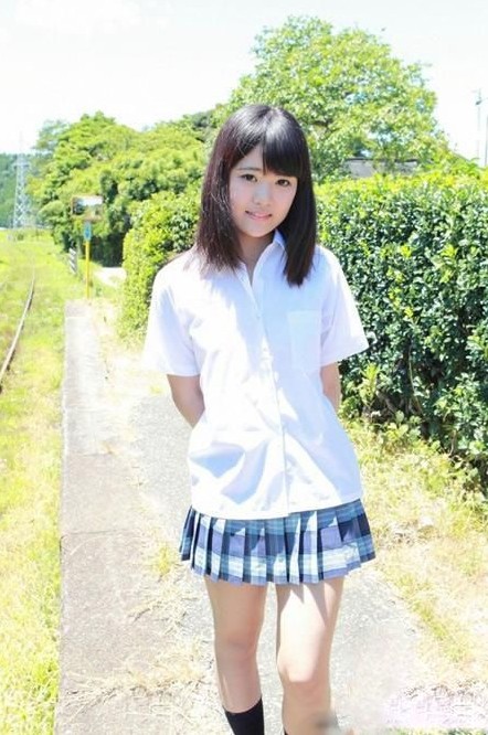 日本新一代童颜巨乳妹东江日香理爆乳豪宅写真