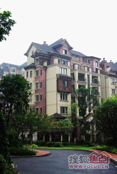 中渝梧桐郡实景完美呈现优雅熟女不再犹抱琵琶半遮面