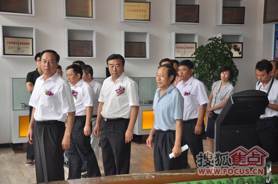 2012年7月26日,在大连市副市长孙广田的陪同下,中国地震局副局长