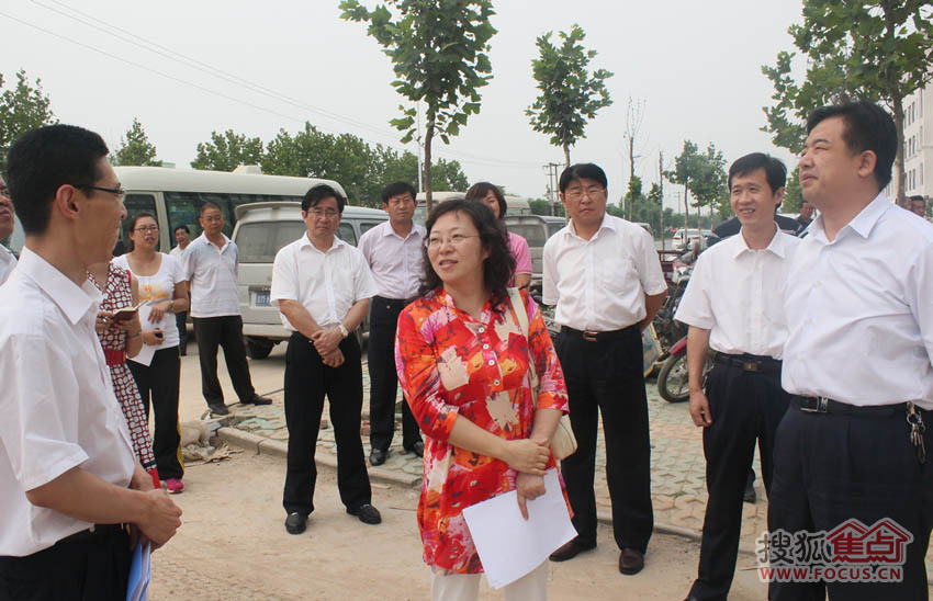 检查期间,住建部房地产市场监管司副巡视员杨佳燕,住建部房地产市场