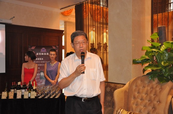 融创集团副总裁陈恒六先生到场参加并做精彩发言