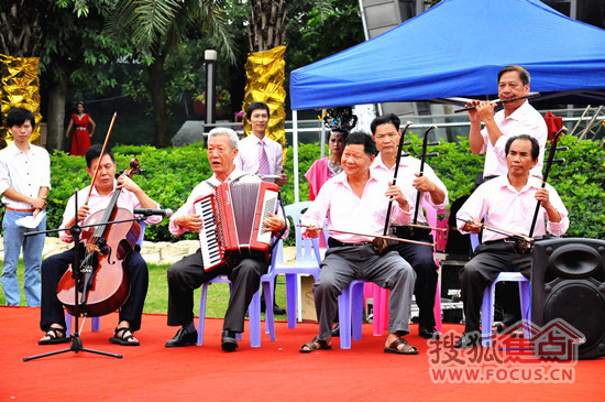 吹拉弹唱样样行 汇东星城大江南社区文化节今首赛