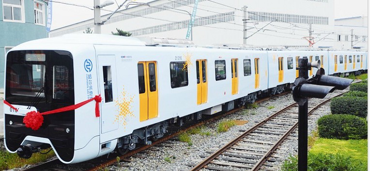 图文:中国首列高寒地铁列车下线