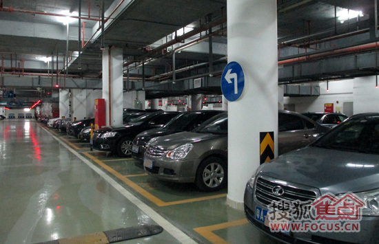 花城广场免费停车场追踪开放时间延长上班族抢车位