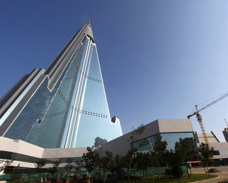 朝鲜世界最大烂尾楼内景曝光 烂尾25年仍需3年竣工