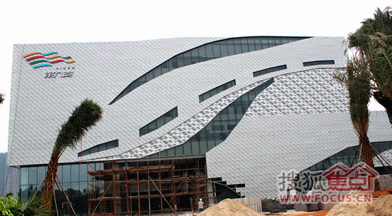 第九湾售楼部遭吐槽像"鲸鱼" 奇葩建筑再引热议